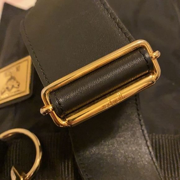 ✨RARE FIND✨ AUTHENTIC vintage Moschino buket bag - Picture 8 of 10